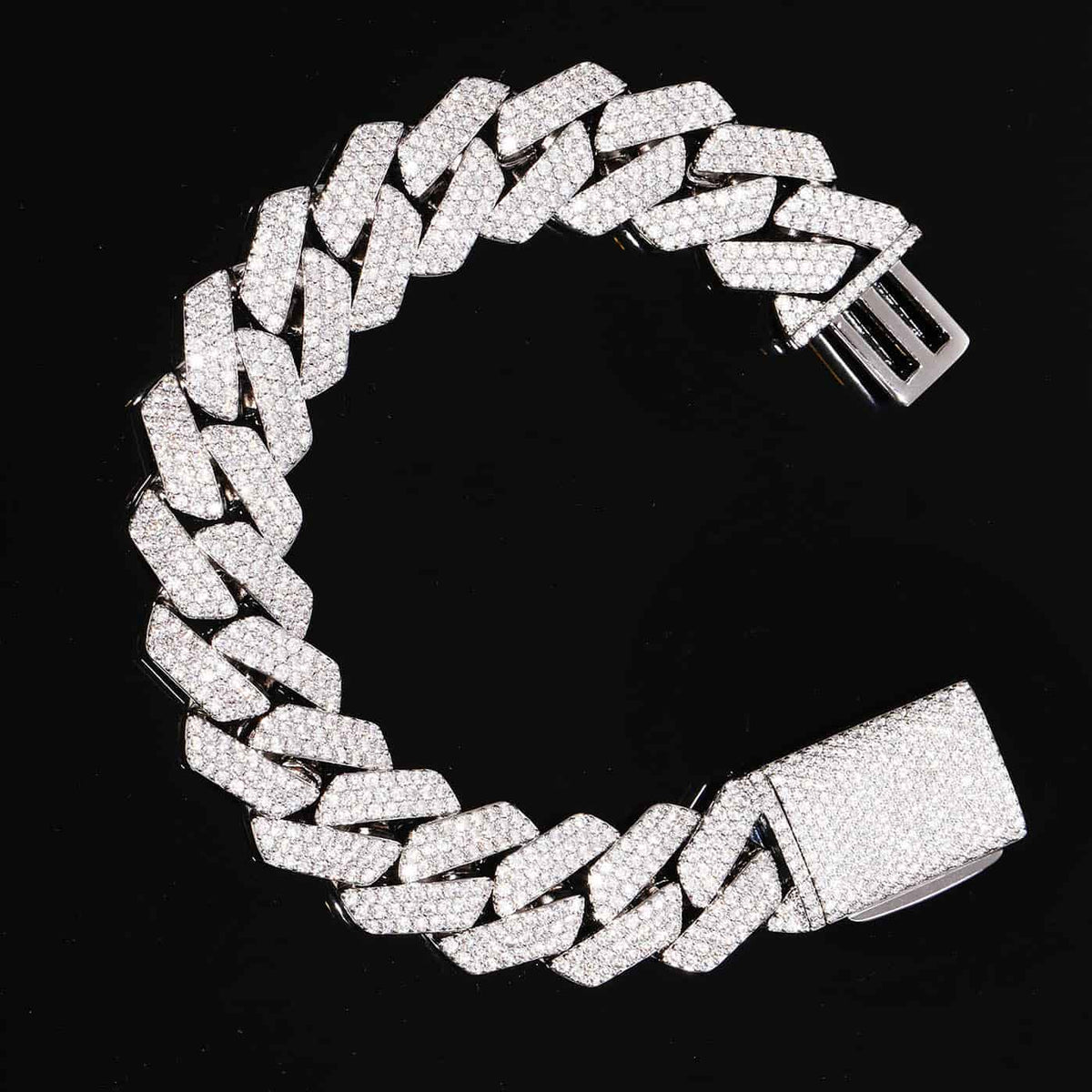18mm 3-Row VVS Moissanite Rhombus Link Bracelet in White Gold
